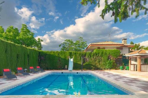 New. Luxury Villa C&c. Jard�n, Piscina Y Barbacoa