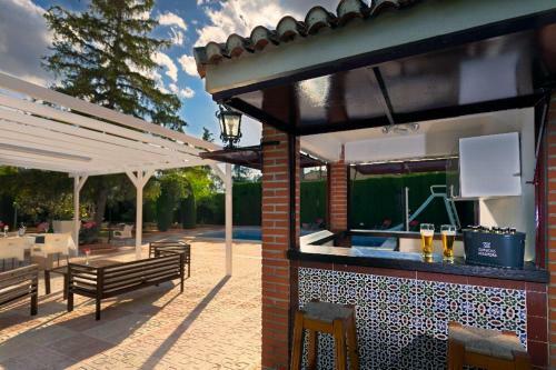New. Luxury Villa C&c. Jard�n, Piscina Y Barbacoa
