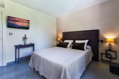 New. Luxury Villa C&c. Jard�n, Piscina Y Barbacoa