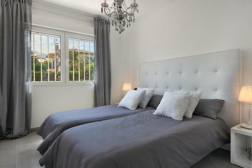 New. Luxury Villa C&c. Jard�n, Piscina Y Barbacoa