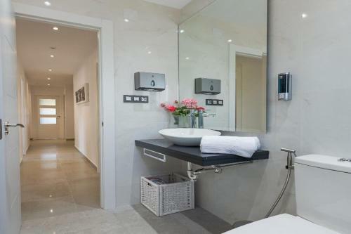 New. Luxury Villa C&c. Jard�n, Piscina Y Barbacoa