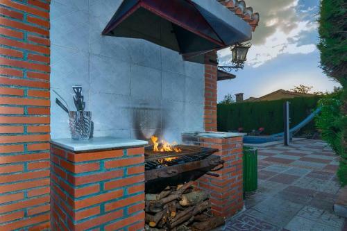 New. Luxury Villa C&c. Jard�n, Piscina Y Barbacoa