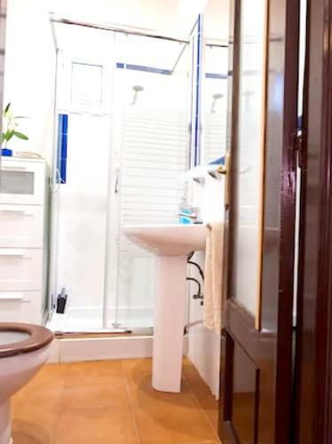 Apartment With 2 Bedrooms In Granada With Wifi
