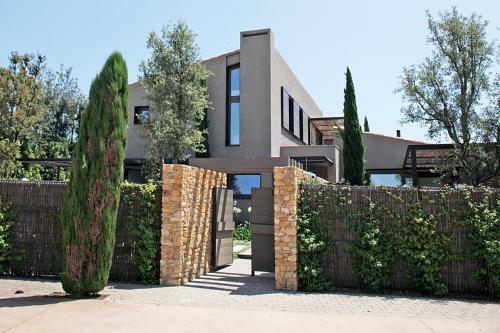 Fridaysflats, Beautiful Villa With Pool