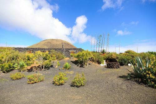 Villa La Bodega - House On Volcano With A Piano