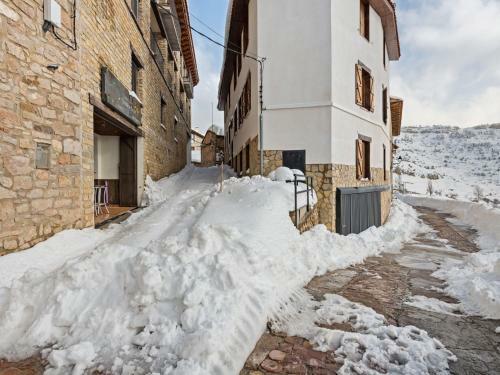 Pleasant Apartment In Gudar With Heating