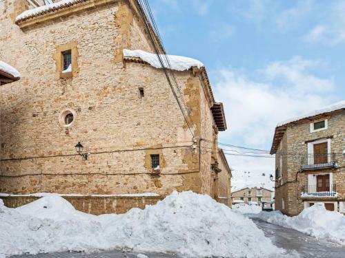 Spacious Apartment In Gudar With Heating
