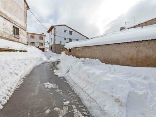 Spacious Apartment In Gudar With Heating