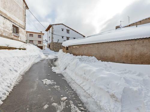 Inviting Apartment In Gudar With Balcony