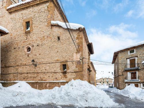 Quaint Apartment In Gudar With Heating