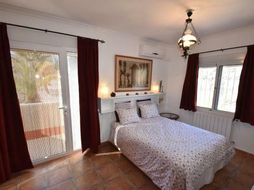 Comfortable Holiday Home With Swimming Pool In Valencia
