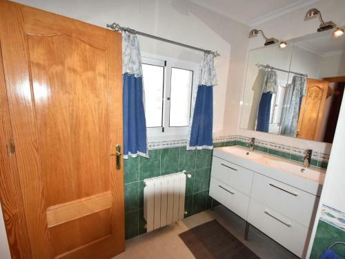 Comfortable Holiday Home With Swimming Pool In Valencia