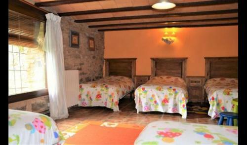 Villa In Els Hostalets D'en Bas Sleeps 15 With Pool