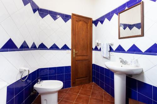 Finca El Poleo With Pool And Sea View