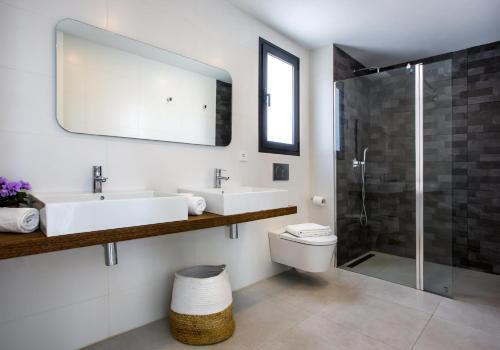 Ifac Villa Sleeps 8 With Pool Air Con And Free Wifi