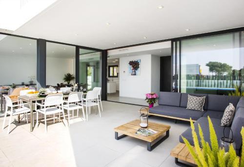 Ifac Villa Sleeps 8 With Pool Air Con And Free Wifi