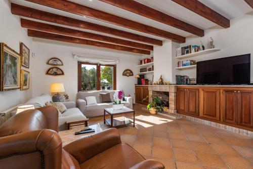 Villa In Inca Sleeps 8 Includes Swimming Pool Air Con And Wifi 1