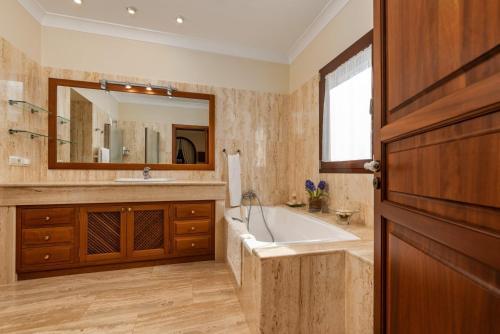Villa In Inca Sleeps 8 Includes Swimming Pool Air Con And Wifi 1