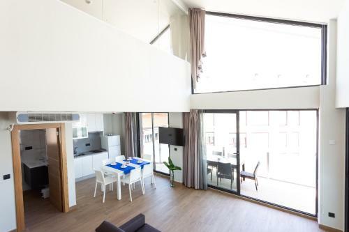 Apartamentos Playa De Los Barcos