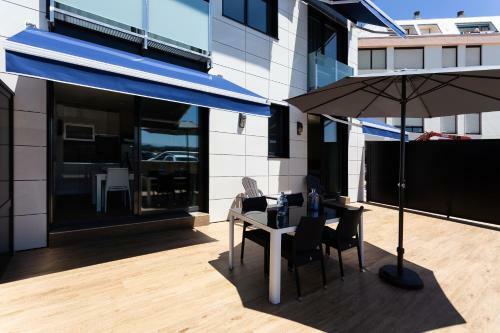 Apartamentos Playa De Los Barcos