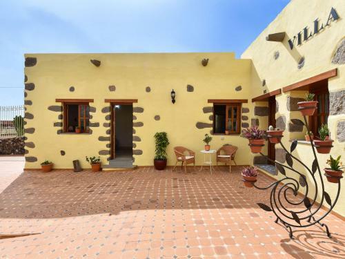 Luxurious Villa In Ingenio With Swimming Pool