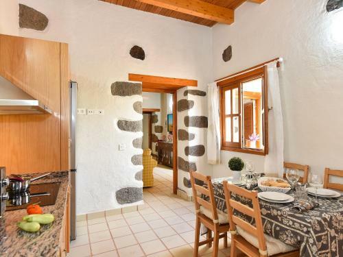 Luxurious Villa In Ingenio With Swimming Pool