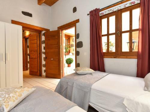 Luxurious Villa In Ingenio With Swimming Pool