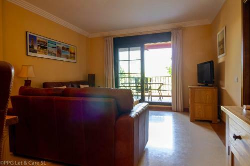 (Sle001) 3 Bedroom Golf Apartment