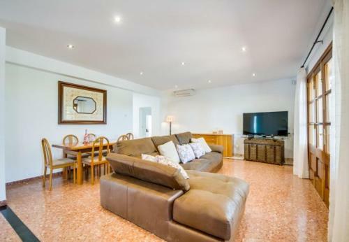 Inca Holiday Home Sleeps 9 With Pool Air Con And Wifi