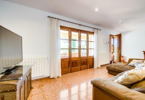 Inca Holiday Home Sleeps 9 With Pool Air Con And Wifi