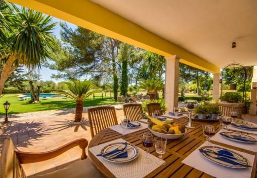 Inca Holiday Home Sleeps 9 With Pool Air Con And Wifi