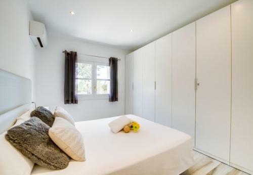 Inca Holiday Home Sleeps 9 With Pool Air Con And Wifi