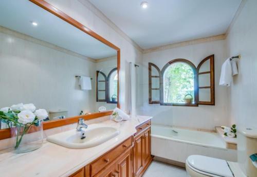 Inca Holiday Home Sleeps 8 With Pool And Wifi