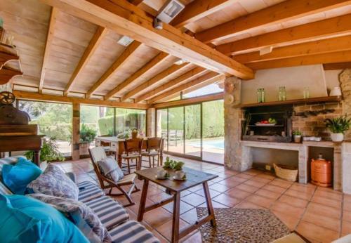 Inca Holiday Home Sleeps 8 With Pool And Wifi
