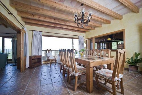 Inca Villa Sleeps 8 With Pool And Wifi