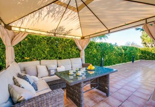 Inca Holiday Home Sleeps 8 With Pool And Air Con