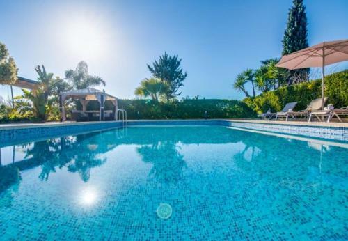 Inca Holiday Home Sleeps 8 With Pool And Air Con