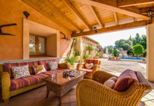 Villa In Inca Sleeps 8 With Pool Air Con And Wifi