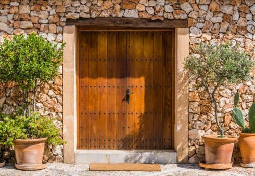 Villa In Inca Sleeps 8 With Pool Air Con And Wifi