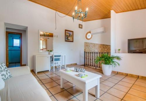 Villa In Inca Sleeps 8 With Pool Air Con And Wifi