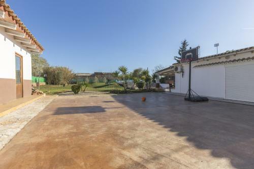 Finca Con Piscina Privada Y Basquet