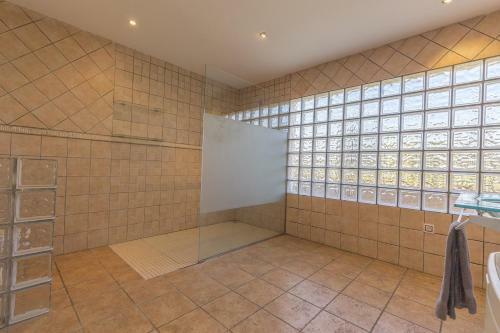 Finca Con Piscina Privada Y Basquet