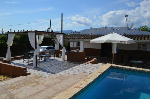 Finca Con Piscina Privada Y Basquet