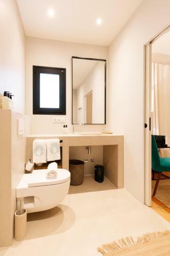 Hostal The Adelante House