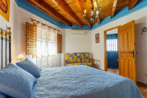 Mountain View Villa With Private Pool & Parking