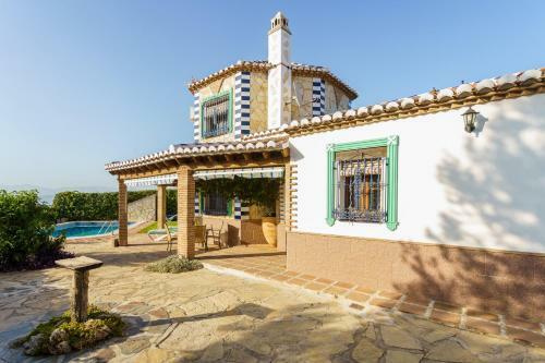 Mountain View Villa With Private Pool & Parking