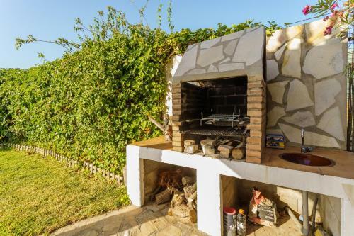 Mountain View Villa With Private Pool & Parking
