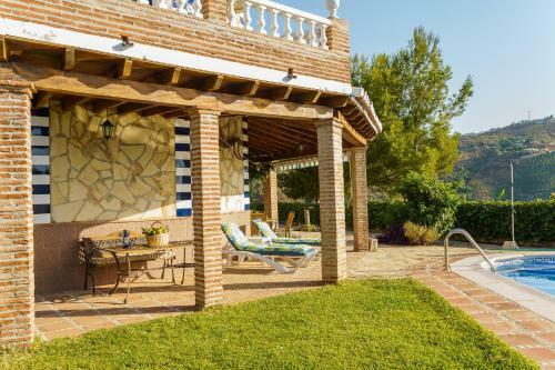 Mountain View Villa With Private Pool & Parking