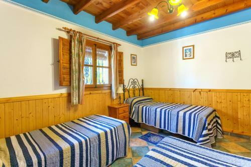 Mountain View Villa With Private Pool & Parking