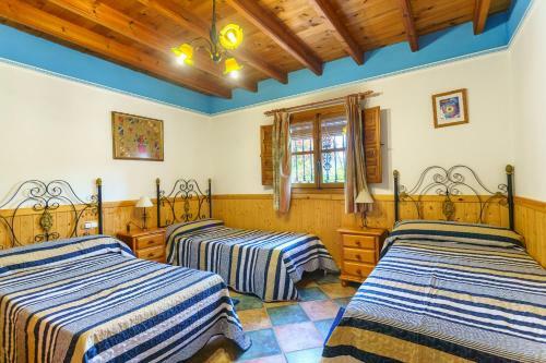 Mountain View Villa With Private Pool & Parking